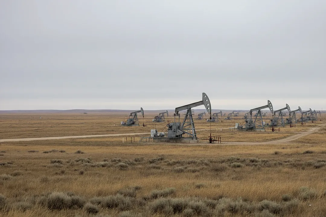 Oil-and-Gas-Royalty-Investment-oil-derick-field